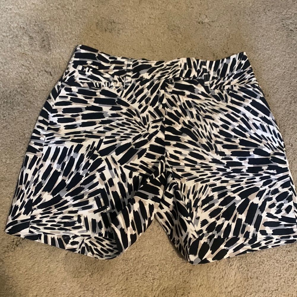WHBM 5” SHORT. NWOT